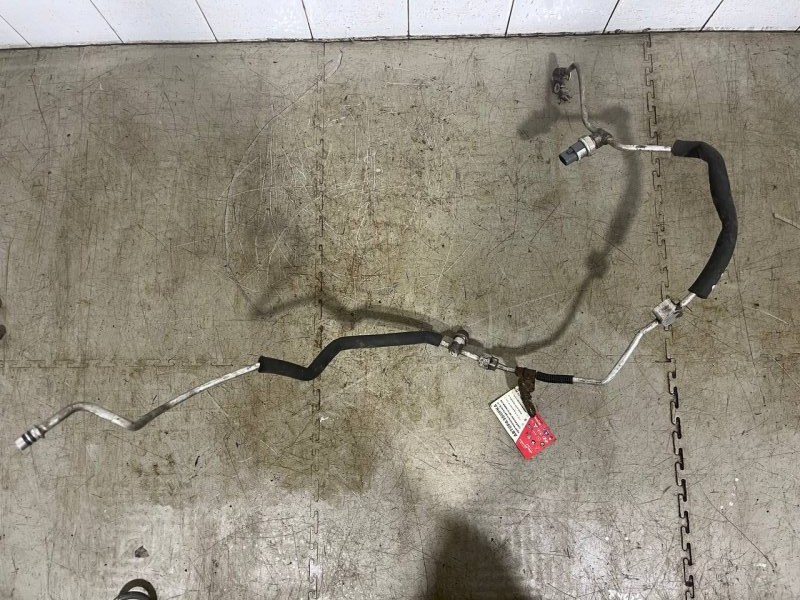 Трубка кондиционера Toyota Prius 1997-2003 NHW11 8871647060 Б/У