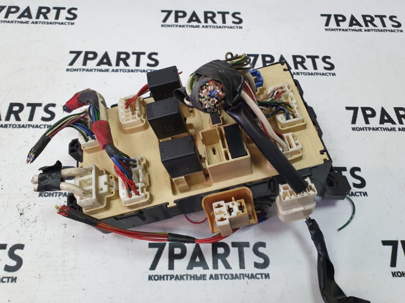 блок предохранителей тойота калдина 241