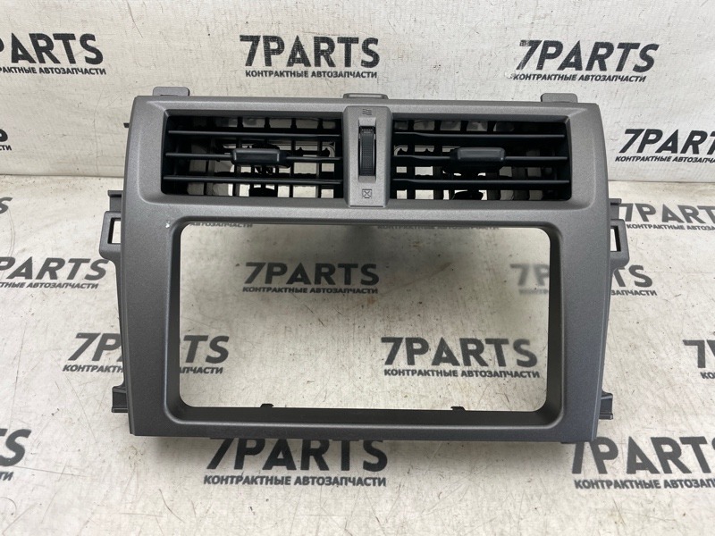 Консоль магнитофона Toyota Ractis NCP125 1NZFE 2011 (б/у)