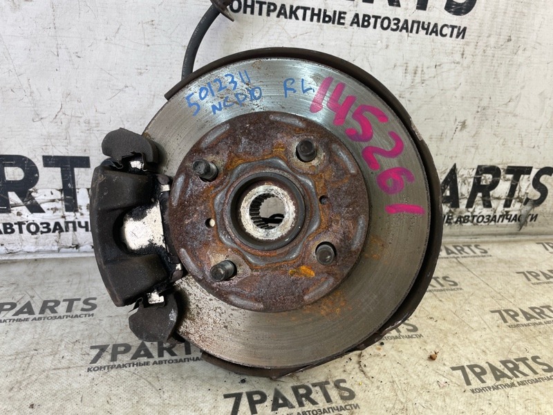 Ступица Toyota Vitz NCP10 2NZFE 2002 передняя левая (б/у)