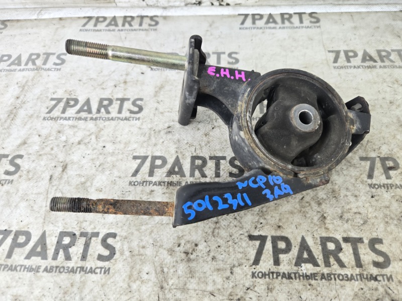 Подушка двигателя TOYOTA VITZ NCP10 2NZFE 2002 задняя (б/у)