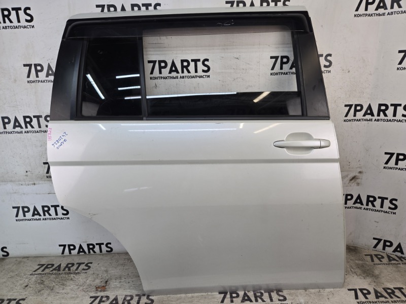 Дверь Toyota Isis ZGM10 2ZRFAE 2011 задняя правая (б/у)