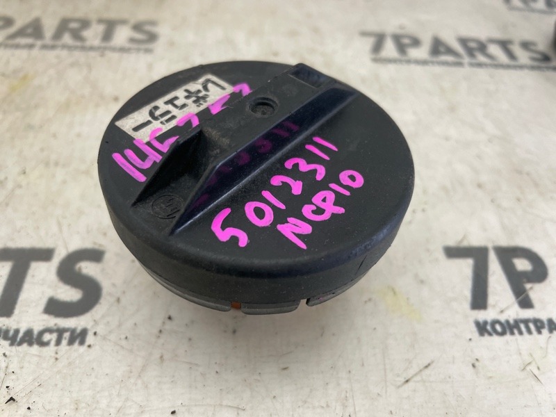 Крышка топливного бака TOYOTA VITZ NCP10 2NZFE 2002 (б/у)