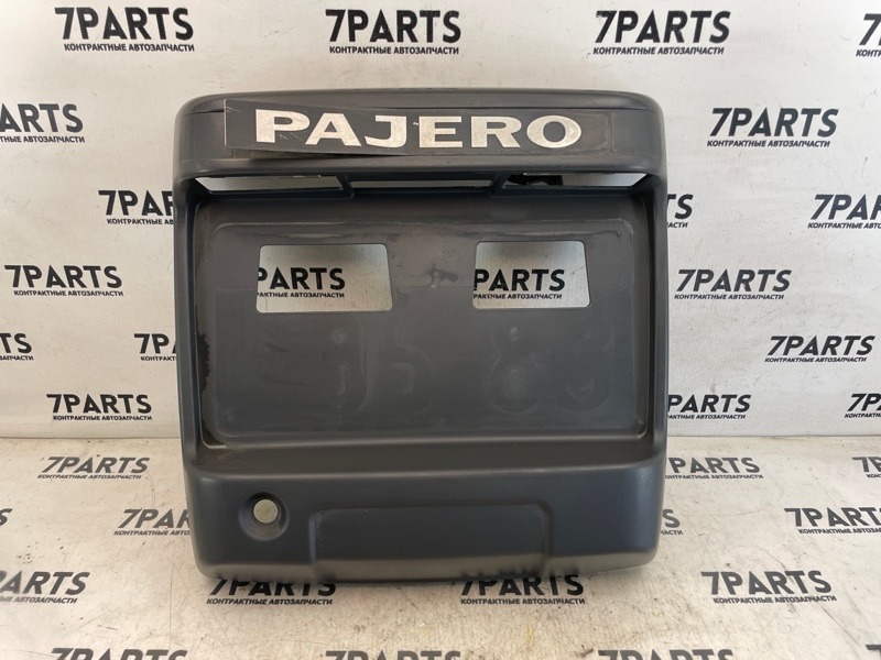 Накладка 5-й двери Mitsubishi Pajero V73W 6G72 2005 (б/у)