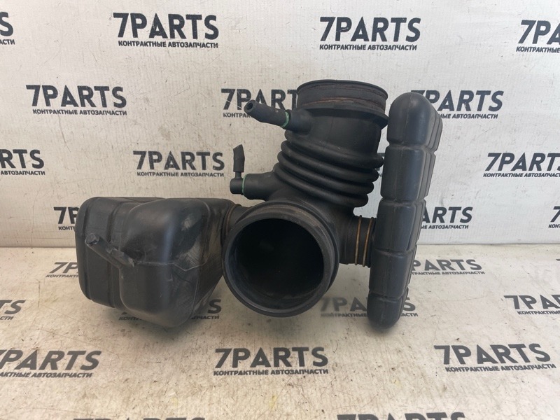 Патрубок воздушн.фильтра MITSUBISHI DIAMANTE F36A 6G72 2001 (б/у)