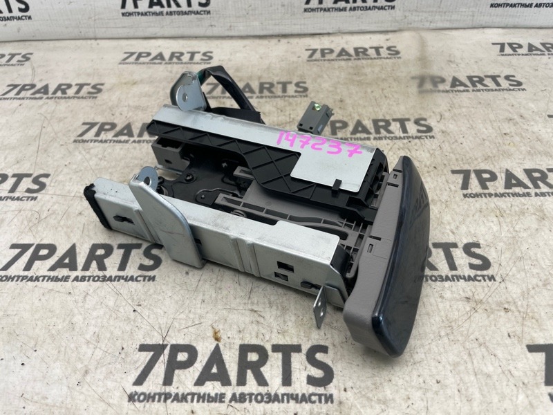 Подстаканник TOYOTA ALPHARD ANH10 2AZFE 2005 (б/у)
