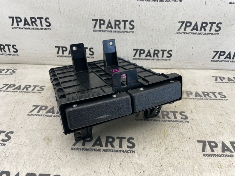 Подстаканник NISSAN ELGRAND TE52 (б/у)