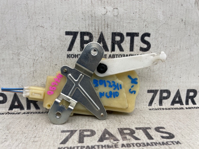 Замок 5-й двери TOYOTA VITZ NCP10 2NZFE 2002 (б/у)