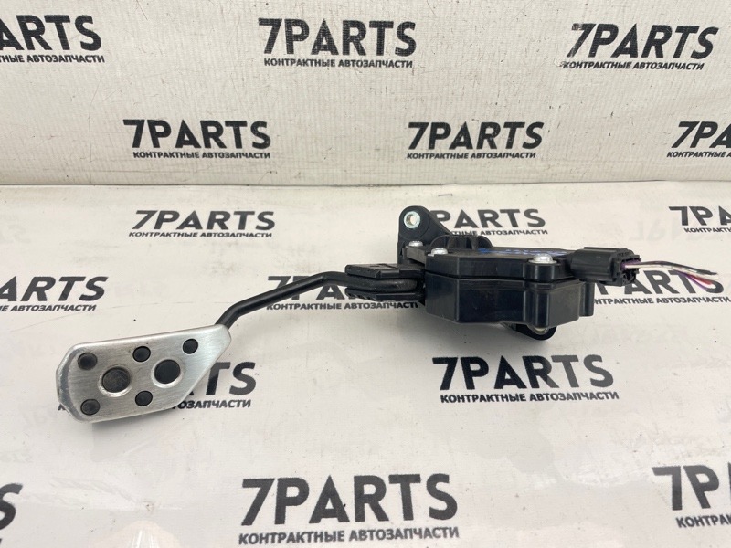 Педаль подачи топлива TOYOTA VITZ NCP131 1NZFE (б/у)