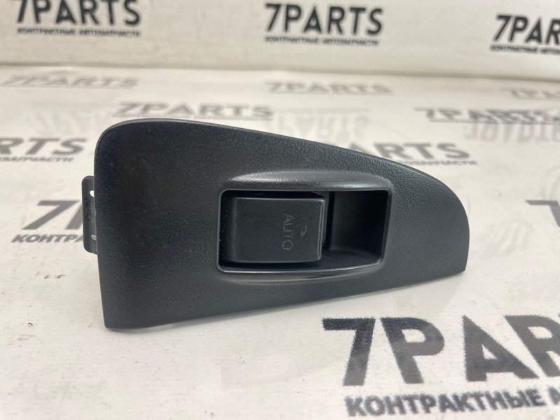 Блок упр. стеклоподьемниками TOYOTA AVENSIS AZT251 2AZFSE 2005 задний правый (б/у)
