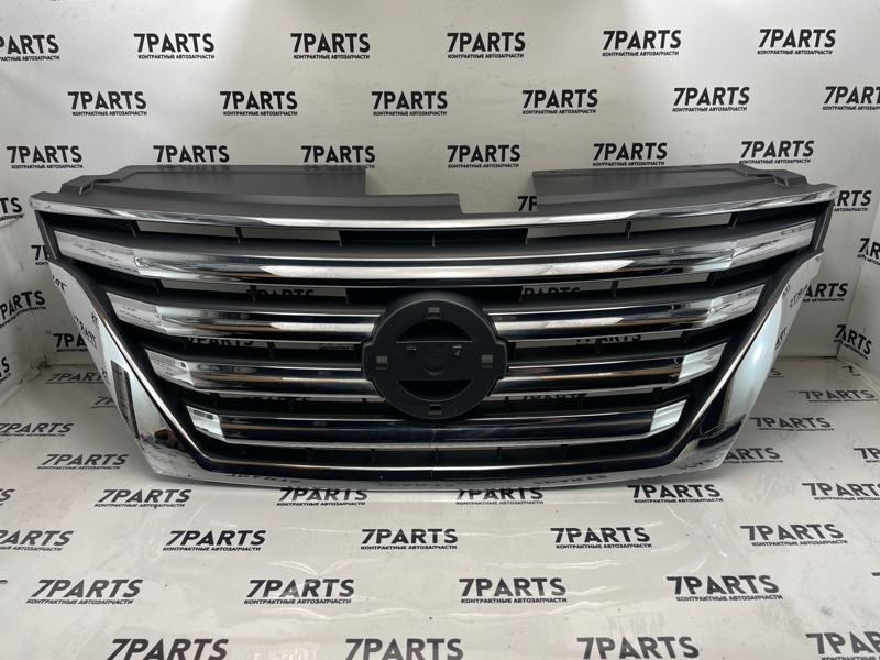 Решетка радиатора NISSAN SERENA C26 (б/у)