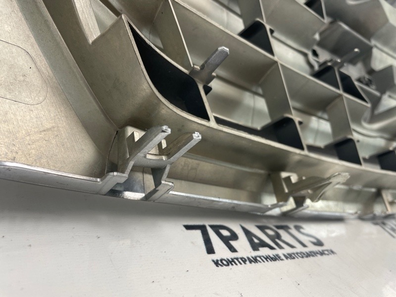 Решетка радиатора NISSAN SERENA C26 (б/у) Решетка радиатора NISSAN SERENA C26 (б/у)