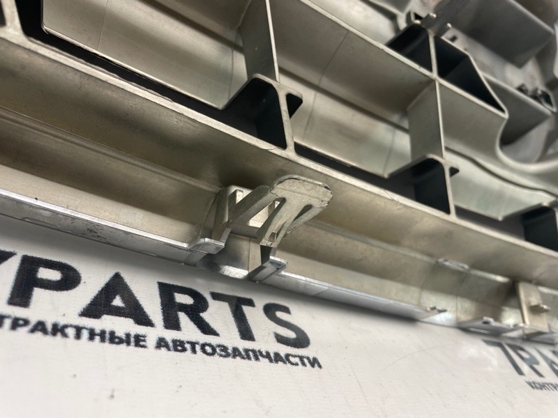 Решетка радиатора NISSAN SERENA C26 (б/у) Решетка радиатора NISSAN SERENA C26 (б/у)