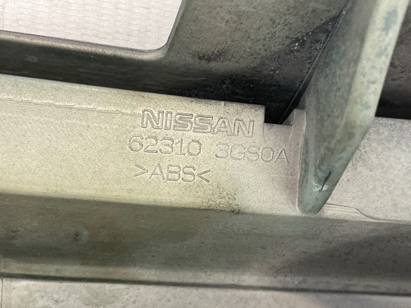 Решетка радиатора NISSAN SERENA C26 (б/у) Решетка радиатора NISSAN SERENA C26 (б/у)