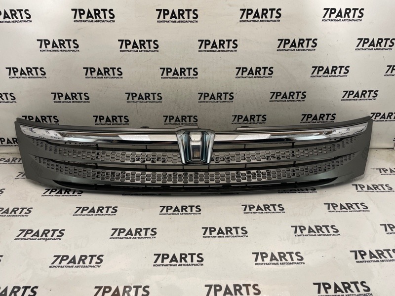 Решетка радиатора TOYOTA ISIS ZNM10 1ZZFE 2006 (б/у)