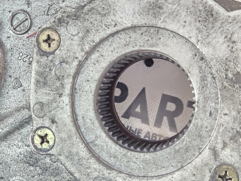 Масляный насос MITSUBISHI DELICA P25W 4D56 1993 (б/у) Масляный насос MITSUBISHI DELICA P25W 4D56 1993 (б/у)