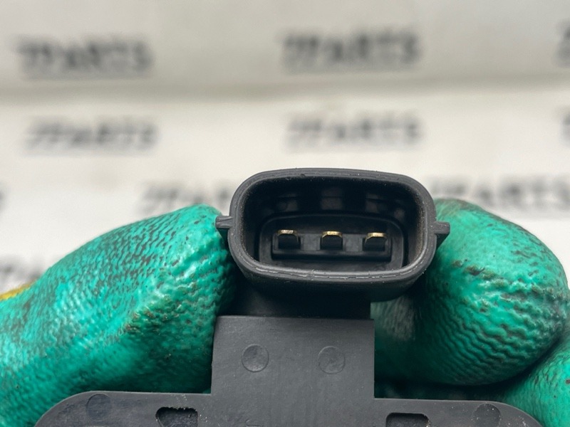 Датчик положения коленвала MITSUBISHI COLT Z27A 4G15T 2005 (б/у) Датчик положения коленвала MITSUBISHI COLT Z27A 4G15T 2005 (б/у)