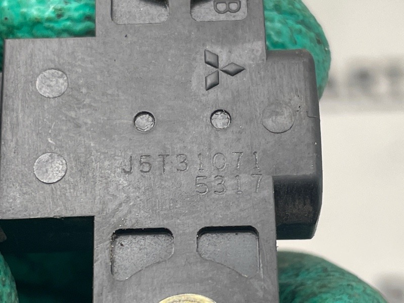 Датчик положения коленвала MITSUBISHI COLT Z27A 4G15T 2005 (б/у) Датчик положения коленвала MITSUBISHI COLT Z27A 4G15T 2005 (б/у)