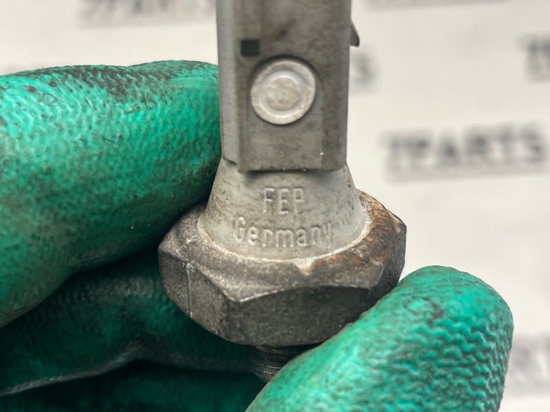 Датчик давления масла MITSUBISHI COLT Z27A 4G15T 2005 (б/у) Датчик давления масла MITSUBISHI COLT Z27A 4G15T 2005 (б/у)