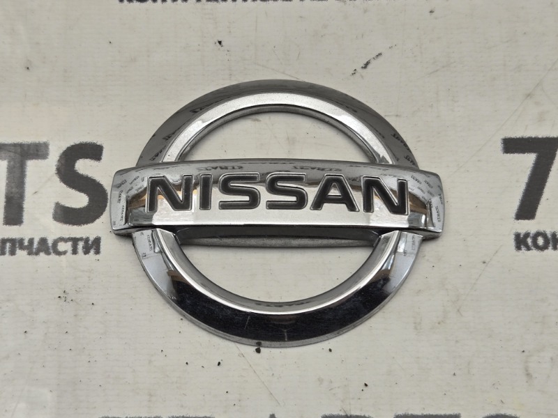 Эмблема NISSAN (б/у) Эмблема NISSAN (б/у)