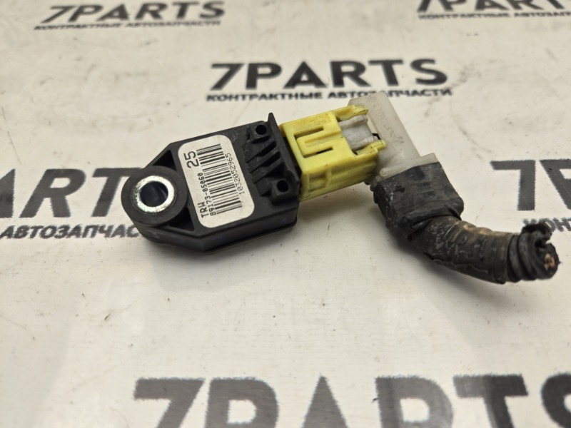 Датчик TOYOTA AVENSIS ZRT272 3ZRFAE 2012 передний левый (б/у) Датчик TOYOTA AVENSIS ZRT272 3ZRFAE 2012 передний левый (б/у)
