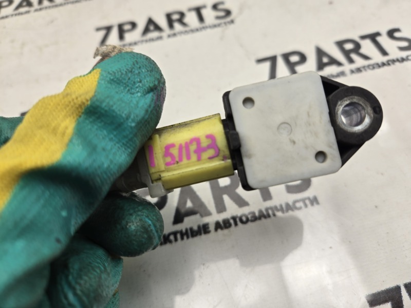 Датчик TOYOTA AVENSIS ZRT272 3ZRFAE 2012 передний правый (б/у) Датчик TOYOTA AVENSIS ZRT272 3ZRFAE 2012 передний правый (б/у)