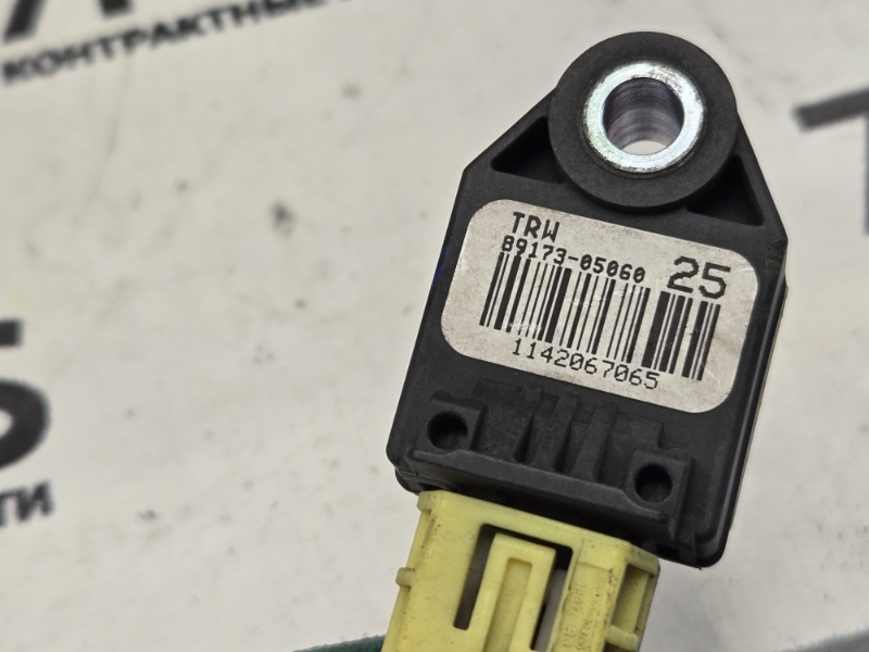 Датчик TOYOTA AVENSIS ZRT272 3ZRFAE 2012 передний правый (б/у) Датчик TOYOTA AVENSIS ZRT272 3ZRFAE 2012 передний правый (б/у)