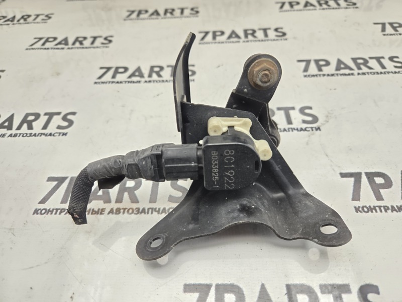 Датчик контроля высоты TOYOTA ISIS ZNM10 1ZZFE 2008 задний (б/у)