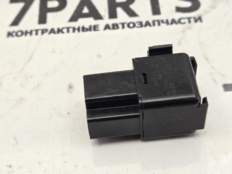 Реле поворота NISSAN LAUREL GC35 RB25DE 2002 (б/у) Реле поворота NISSAN LAUREL GC35 RB25DE 2002 (б/у)