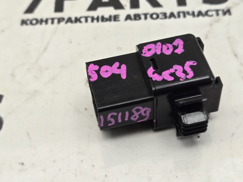 Реле поворота NISSAN LAUREL GC35 RB25DE 2002 (б/у) Реле поворота NISSAN LAUREL GC35 RB25DE 2002 (б/у)