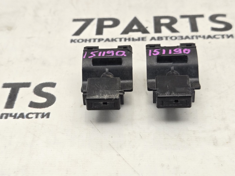 Форсунка омывателя TOYOTA CROWN GRS180 (б/у) Форсунка омывателя TOYOTA CROWN GRS180 (б/у)