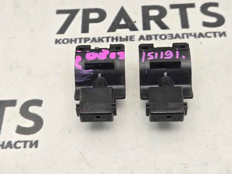 Форсунка омывателя TOYOTA CROWN GRS180 (б/у) Форсунка омывателя TOYOTA CROWN GRS180 (б/у)