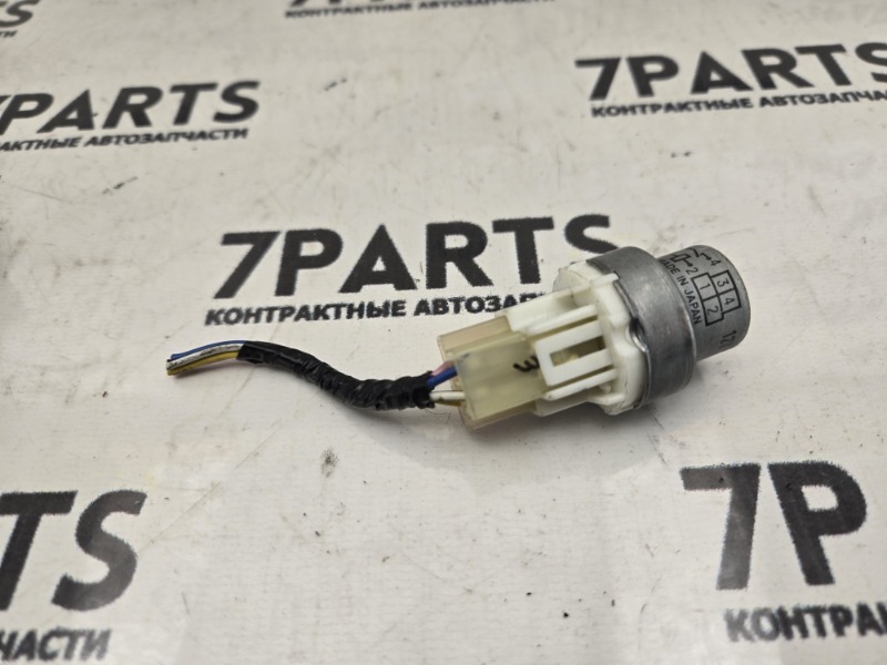 Реле TOYOTA (б/у) Реле TOYOTA (б/у)