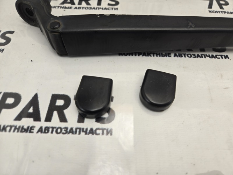 Держатель дворника TOYOTA PLATZ SCP11 1SZFE 1999 (б/у) Держатель дворника TOYOTA PLATZ SCP11 1SZFE 1999 (б/у)