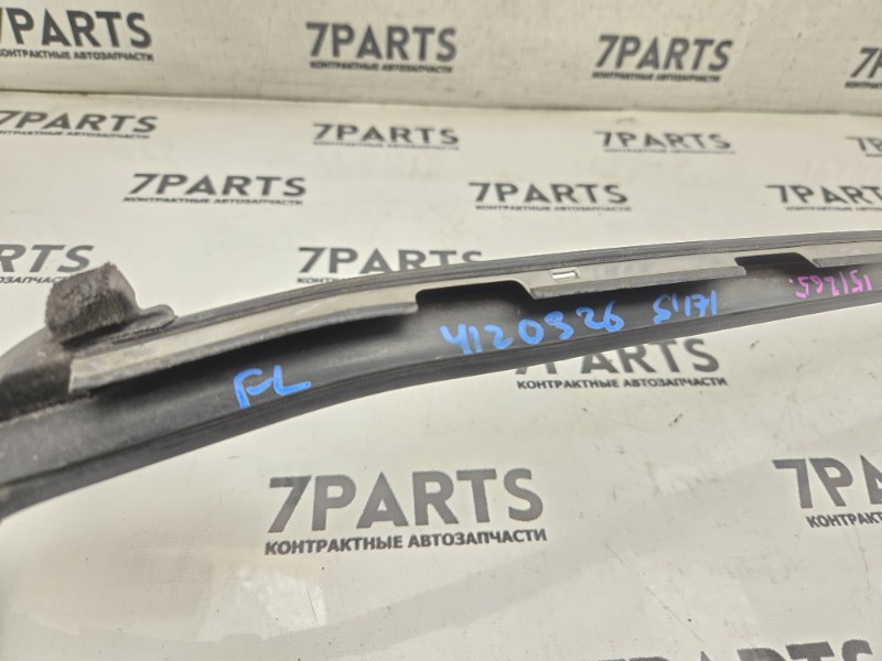 Молдинг лобового стекла TOYOTA CROWN JZS171 1JZFSE 2002 передний правый (б/у) Молдинг лобового стекла TOYOTA CROWN JZS171 1JZFSE 2002 передний правый (б/у)