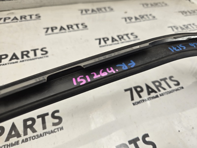 Молдинг лобового стекла TOYOTA CROWN JZS171 1JZFSE 2002 передний правый (б/у) Молдинг лобового стекла TOYOTA CROWN JZS171 1JZFSE 2002 передний правый (б/у)