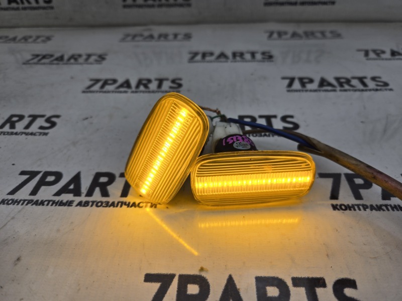 Повторитель в крыло TOYOTA FUNCARGO NCP20 (б/у)