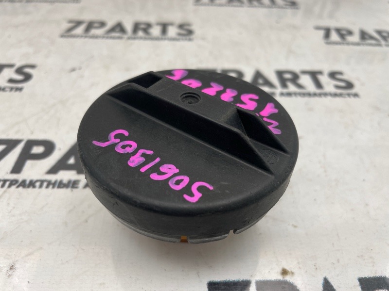 Крышка топливного бака TOYOTA ISIS ZNM10 1ZZFE 2008 (б/у)