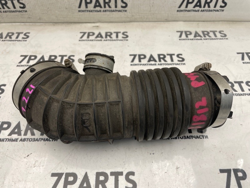 Патрубок воздушн.фильтра NISSAN FUGA PY50 VQ35HR 2008 правый (б/у)