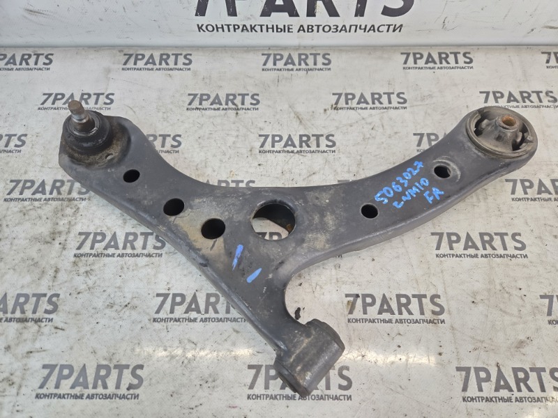 Рычаг TOYOTA ISIS ZNM10 1ZZFE 2006 передний правый (б/у)