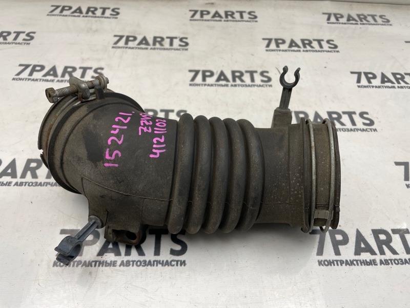 Патрубок воздушн.фильтра TOYOTA VISTA ZZV50 1ZZFE 2001 (б/у)