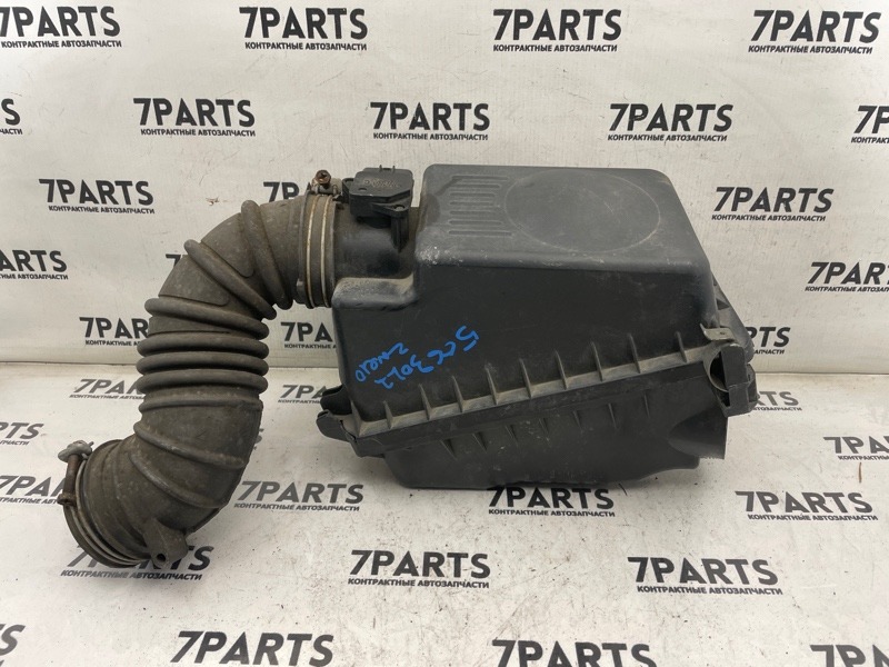 Корпус воздушного фильтра TOYOTA ISIS ZNM10 1ZZFE 2006 (б/у)