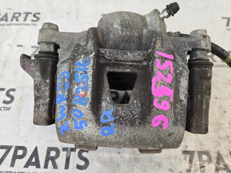 Суппорт TOYOTA ESQUIRE ZWR80 2ZRFXE 2015 задний правый (б/у)