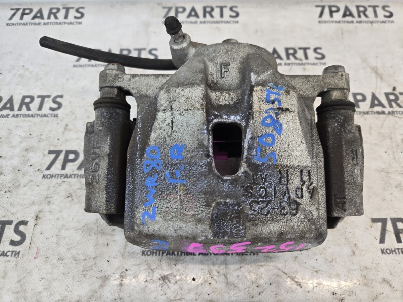 Суппорт TOYOTA ESQUIRE ZWR80 2ZRFXE 2015 передний правый (б/у)