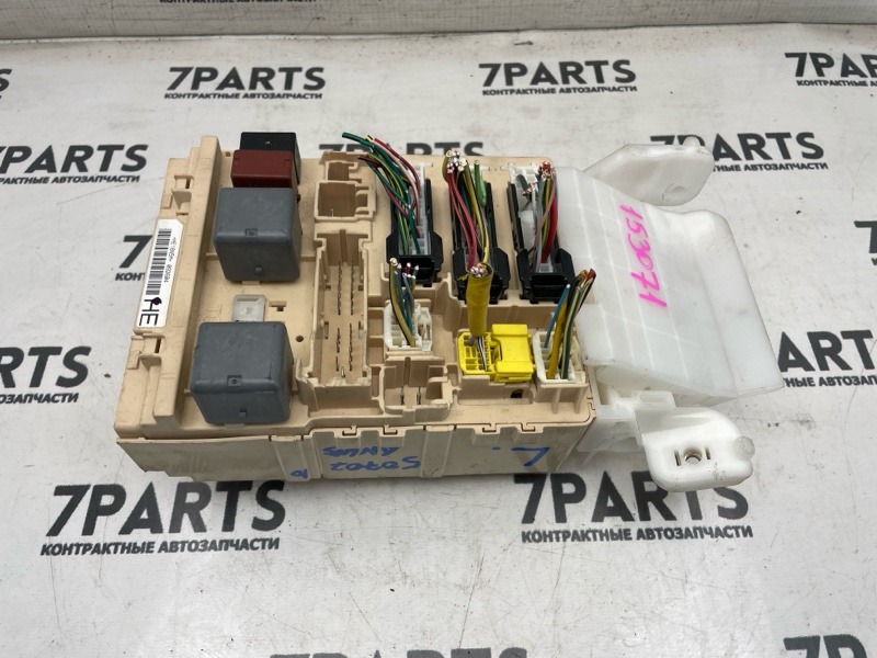 Блок предохранителей TOYOTA ALPHARD ANH15 2AZFE 2004 левый (б/у)