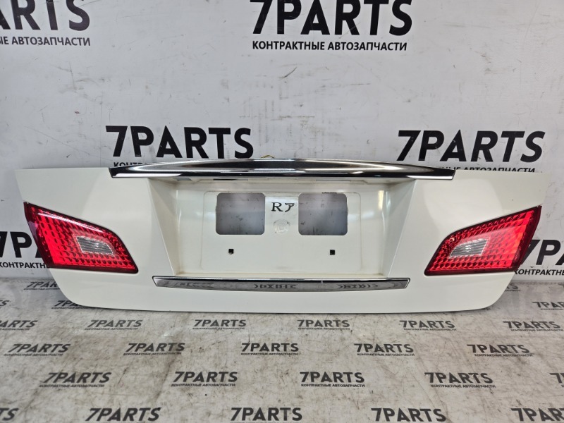 Накладка на багажник NISSAN FUGA PY50 VQ35HR 2008 (б/у)