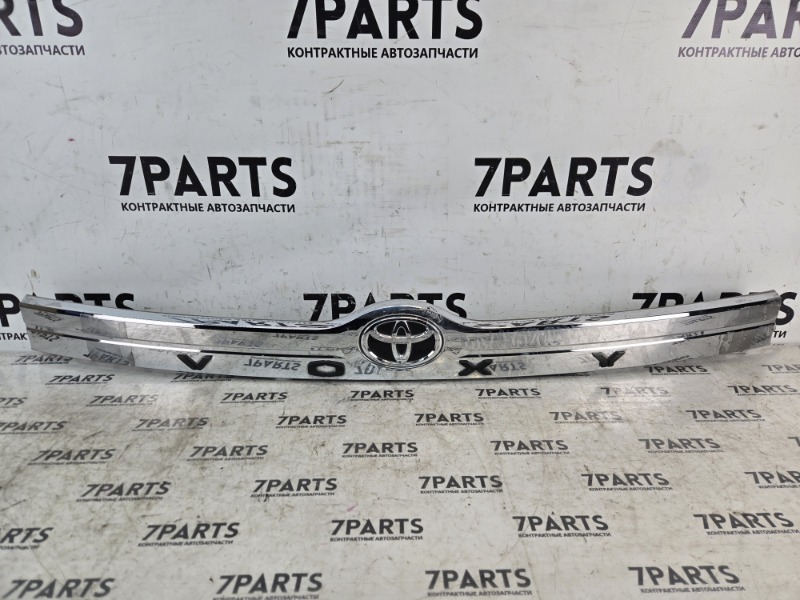 Накладка 5-й двери TOYOTA VOXY ZRR80 3ZRFAE 2014 (б/у)