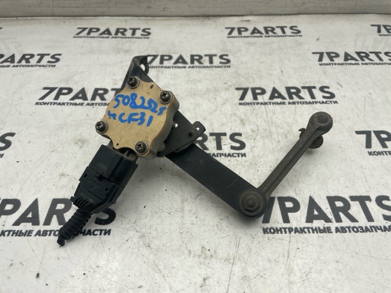 Датчик контроля высоты TOYOTA CELSIOR UCF31 3UZFE 2004 задний правый (б/у)