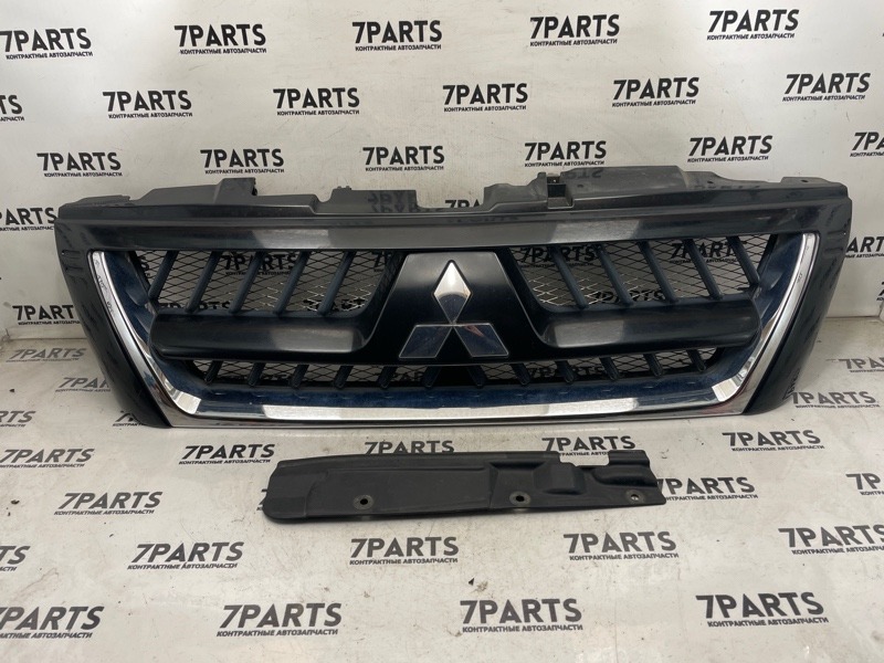 Решетка радиатора MITSUBISHI PAJERO V65W 6G74 2003 (б/у)
