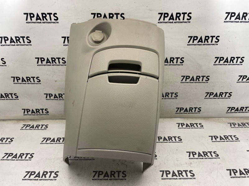 Подстаканник TOYOTA ISIS ZNM10 1ZZFE 2008 (б/у)